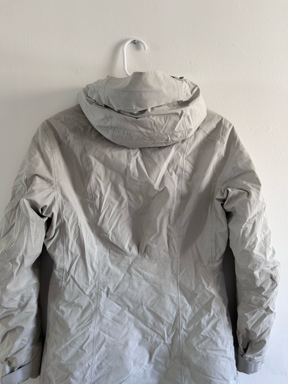 Arc'teryx Sylva Long Parka Light Gray Coat with Purple Hood Lining windstopper - Picture 6 of 12